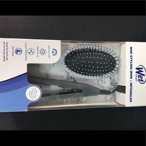Wet Brush mini styling iron
